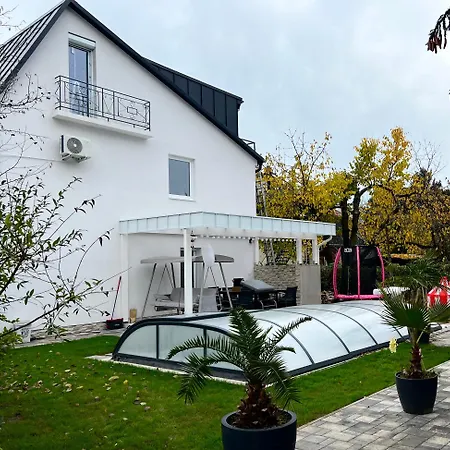 Pool & Chill Balaton شقة *