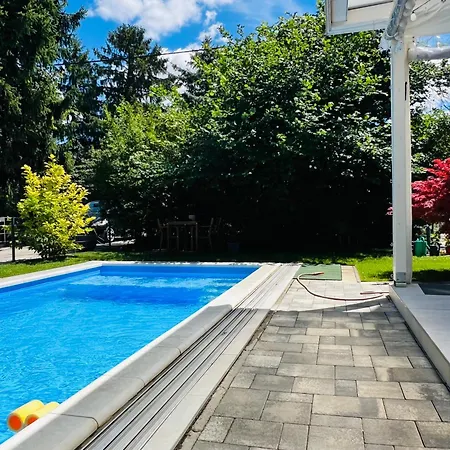 Pool & Chill Balaton Apartament *