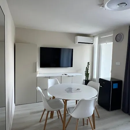 Pool & Chill Balaton Apartament *