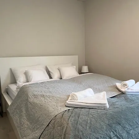 Pool & Chill Balaton Apartament *